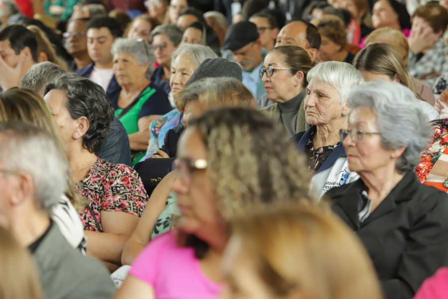 População com 60 anos ou mais cresce 55% no Paraná; número de domicílios também aumenta