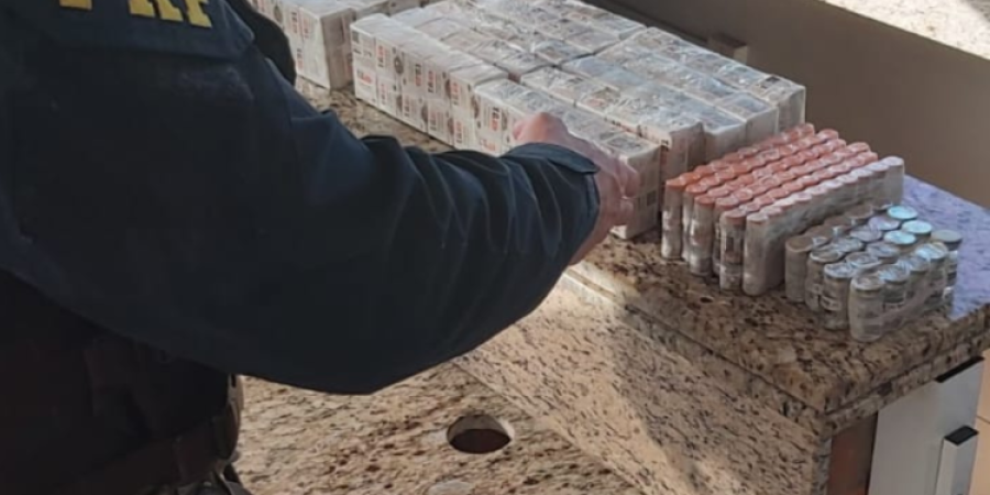 Mais de 1 mil ampolas irregulares de medicamentos são apreendidas em ônibus na BR-277