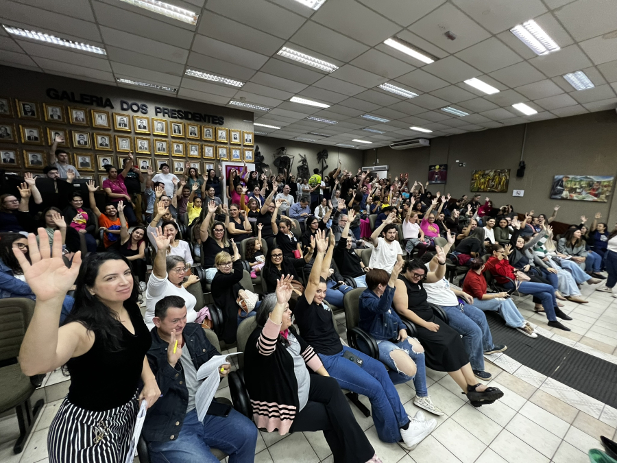 SERVIDORES RECUSAM NOVA PROPOSTA DE REPOSIÇÃO FEITA PELA PREFEITURA DE FOZ