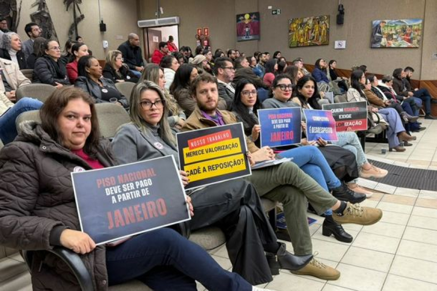 Categoria vai à Câmara, critica reajuste parcelado e mantém indicativo de greve