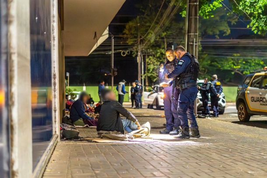 Aumento da população em situação de rua desafia assistência social em Foz do Iguaçu