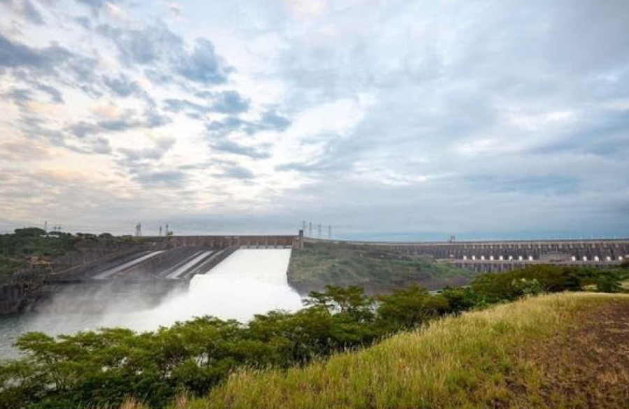 Abertura do vertedouro de Itaipu transforma usina em espetáculo neste domingo