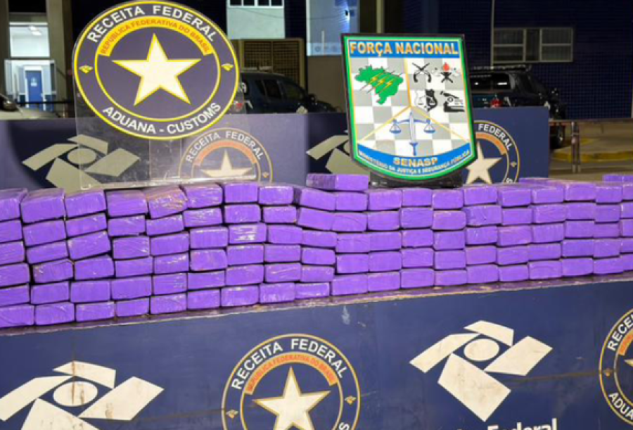 Motorista tenta fugir após Receita achar 94,8 kg de maconha em carro na Ponte da Amizade