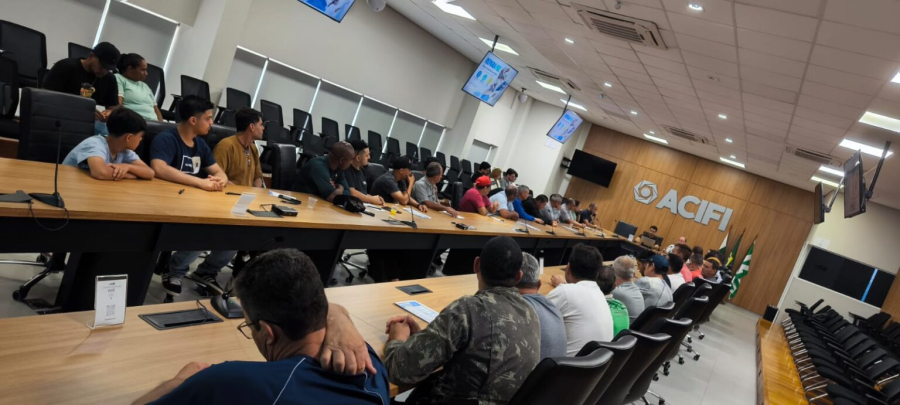 Prestadores de serviço do Repara Foz conhecem mudanças e esclarecem dúvidas do programa