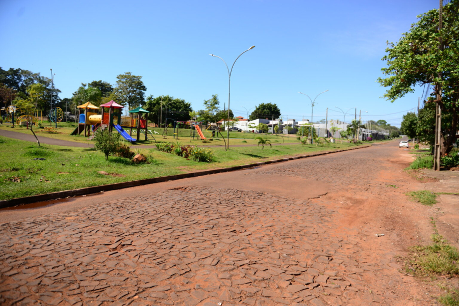 Prefeitura anuncia obras de drenagem no Jardim São Luiz e Três Pinheiros para resolver problemas de mais de 30 anos na região